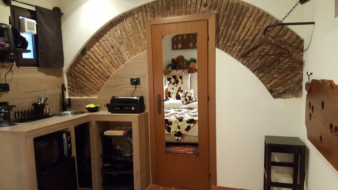 The Rabbit Hole * Roma